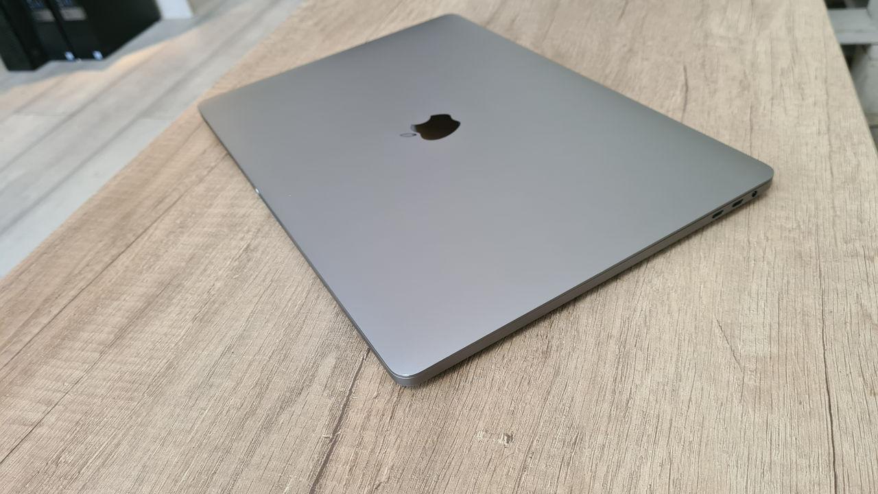 Macbook Pro 15 2019 (i9 16x 5.00Ghz, 16Gb, 512Gb, Radeon PRO Vega 4Gb) foto 5