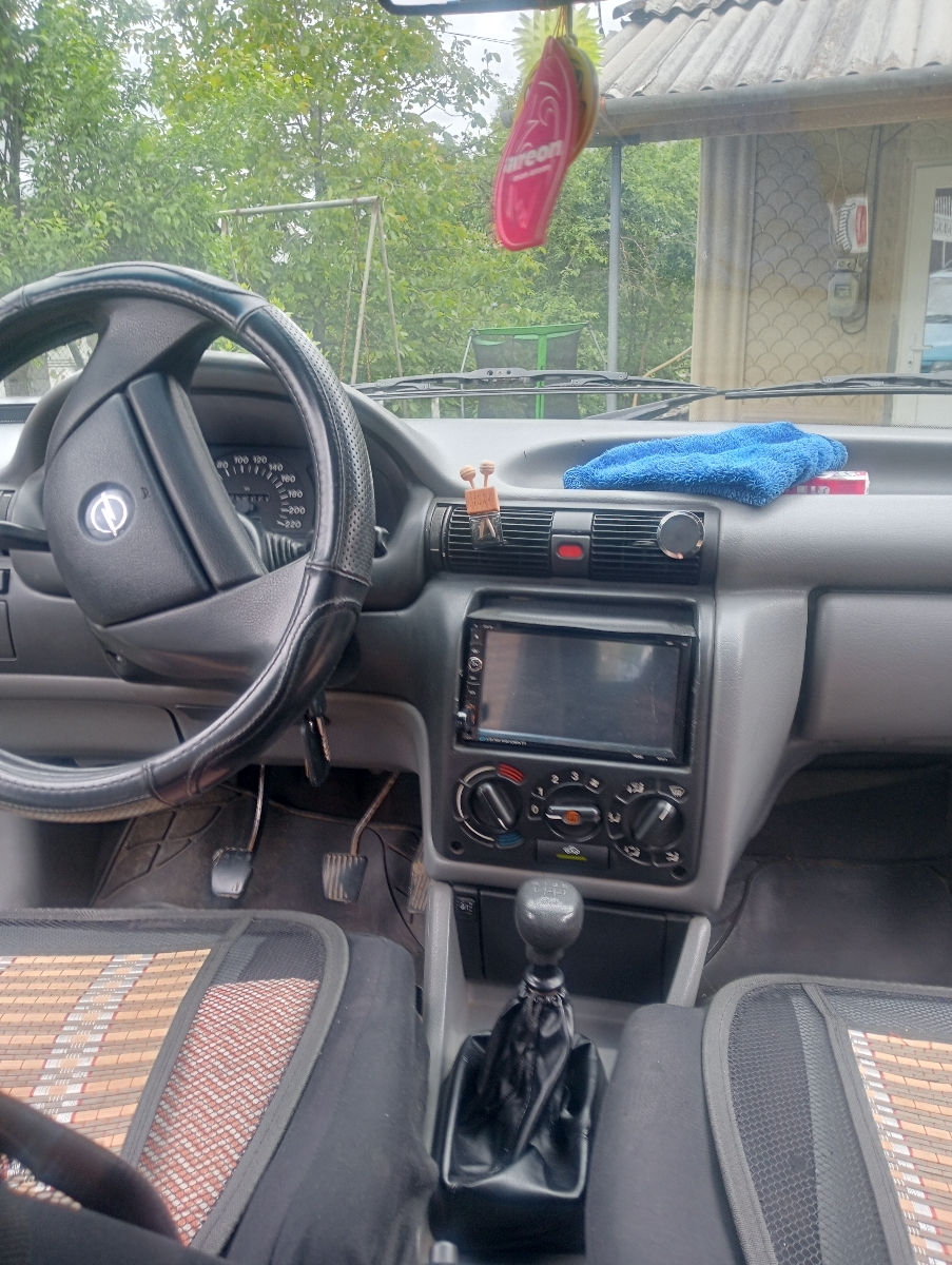 Opel Astra foto 1