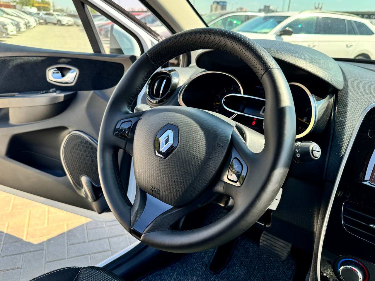 Renault Clio foto 8