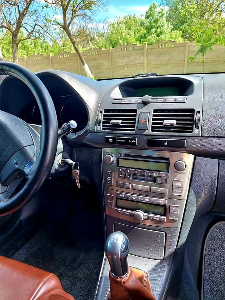 Toyota Avensis foto 8