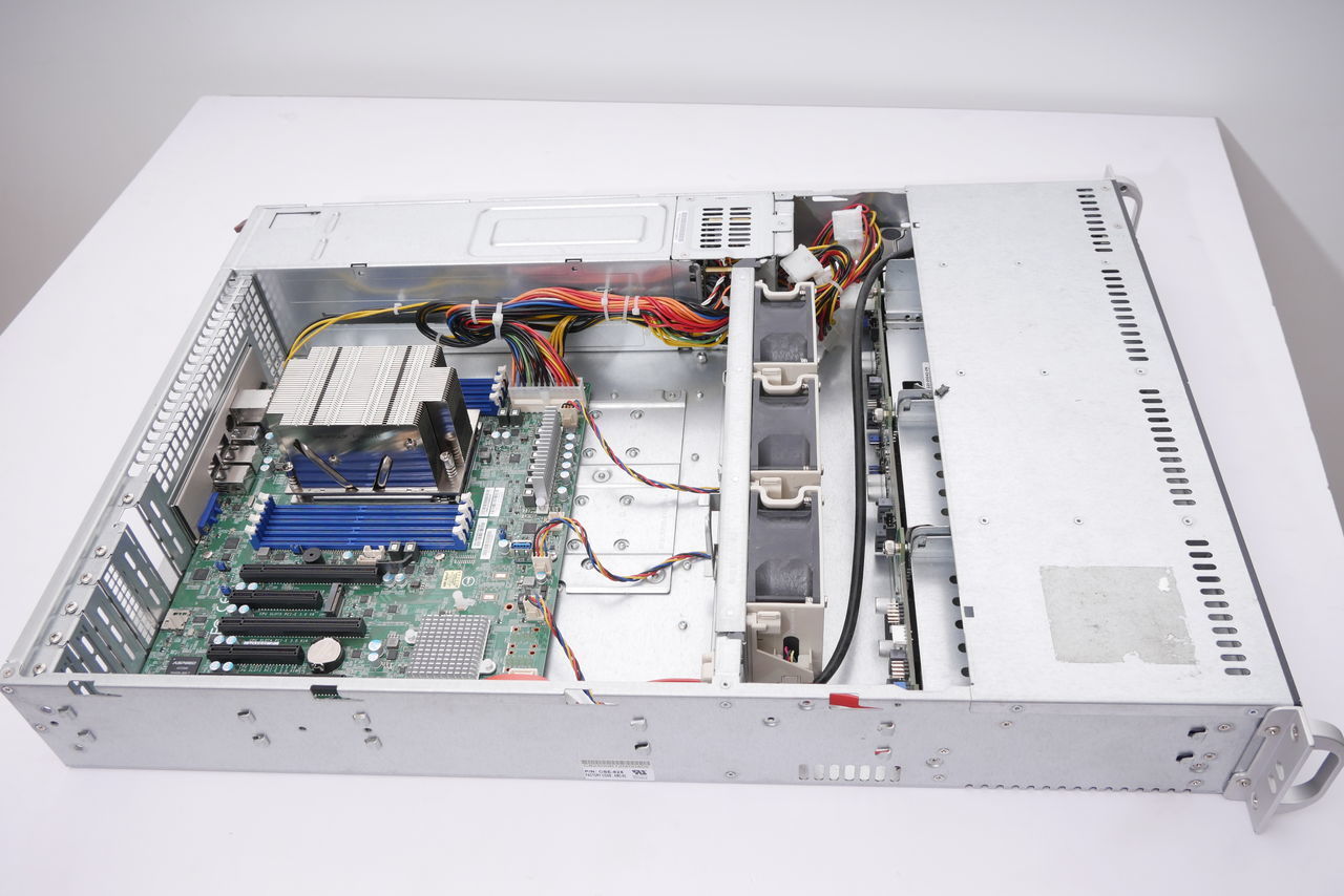 SuperMicro Rack Server H11SSLC, AMD Epyc 7251 8x core 16 threads, 32 Gb RAM DDR4, 2x SSD SAS