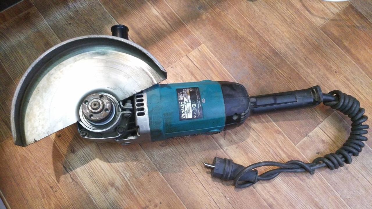 Болгарка Makita 9069 оригинальная 2000 watt в рабочем состоянии