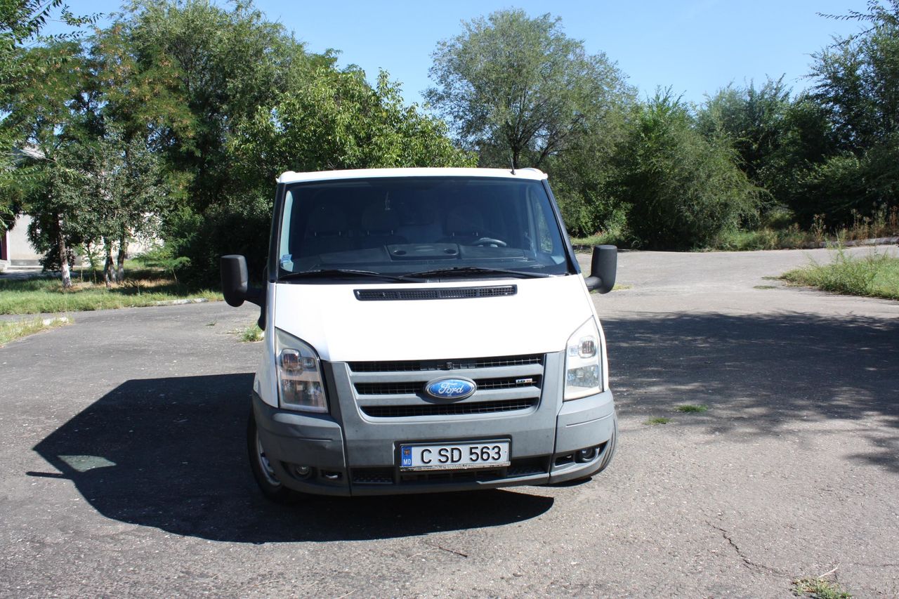 Заказать микроавтобус Ford transit на 14 мест