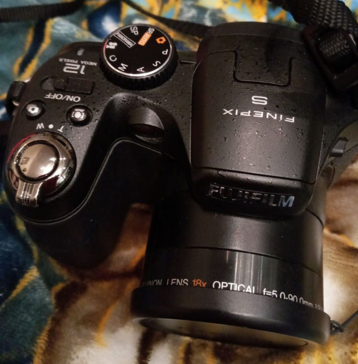 FUJIFILM Finepix S1800