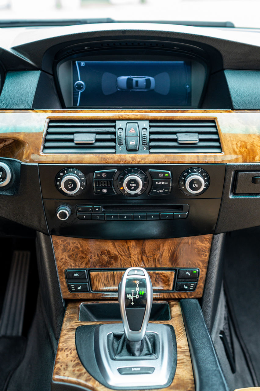BMW 5 Series foto 8