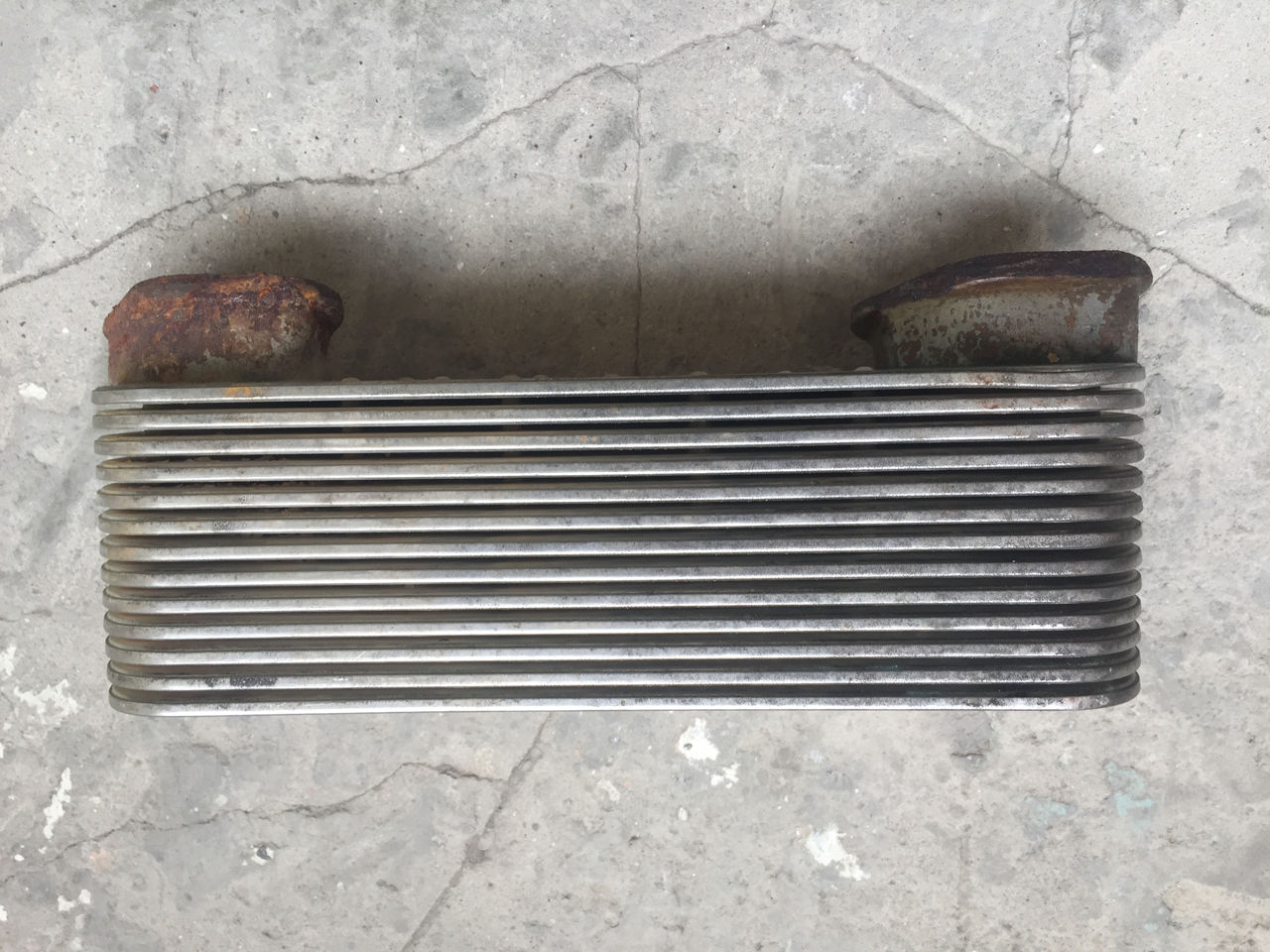 Mercedes Benz Axor Радиатор масляный теплообменник A0021888001 0021888001 foto 0