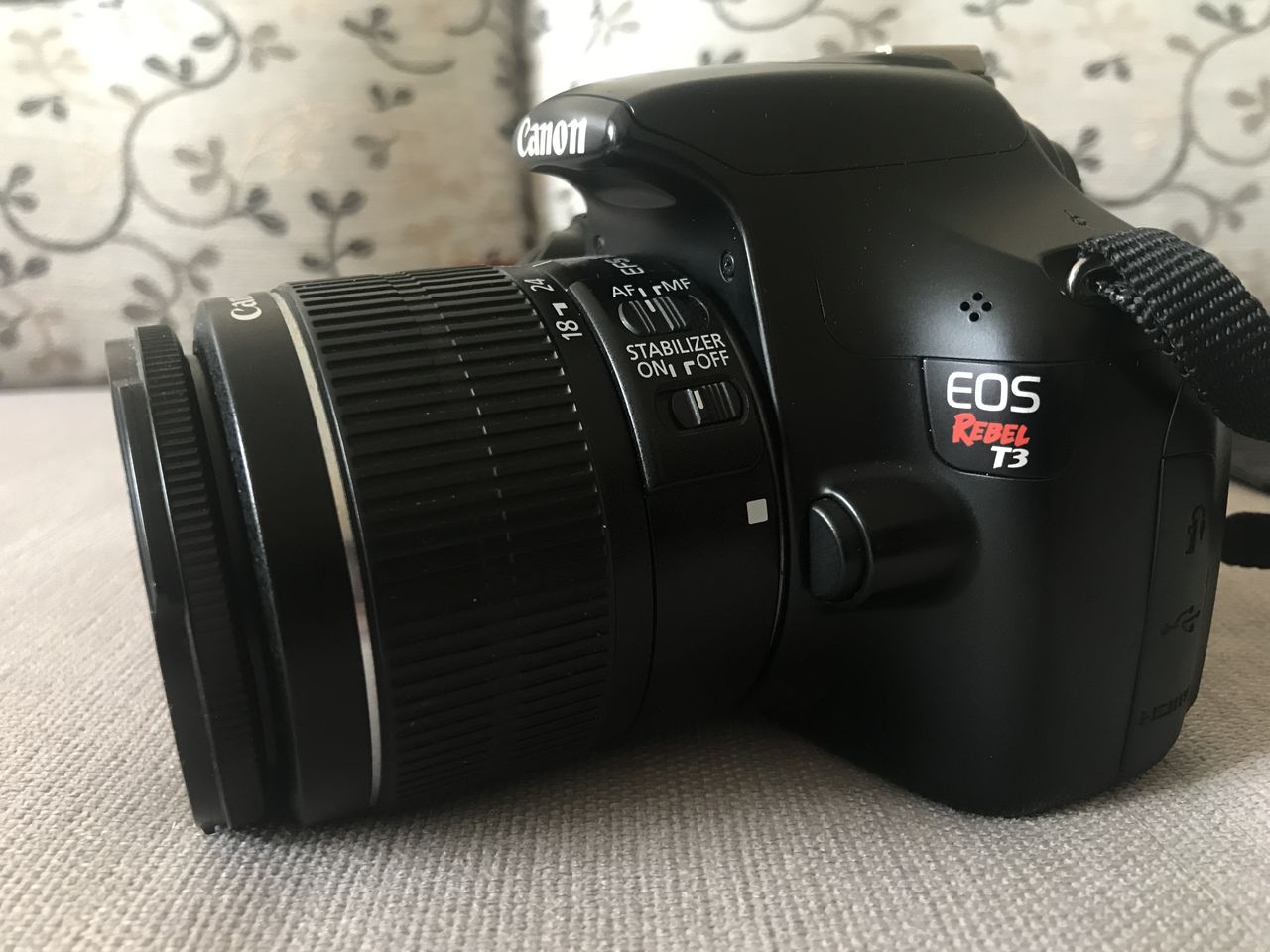 Canon 1100d + canon 18-55 mm II practic nou