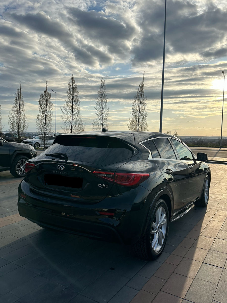 Infiniti Q30 фото 3