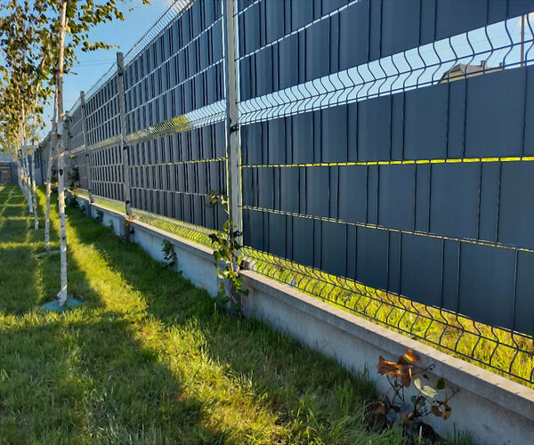 Bandă de plastic pentru gard. foto 12