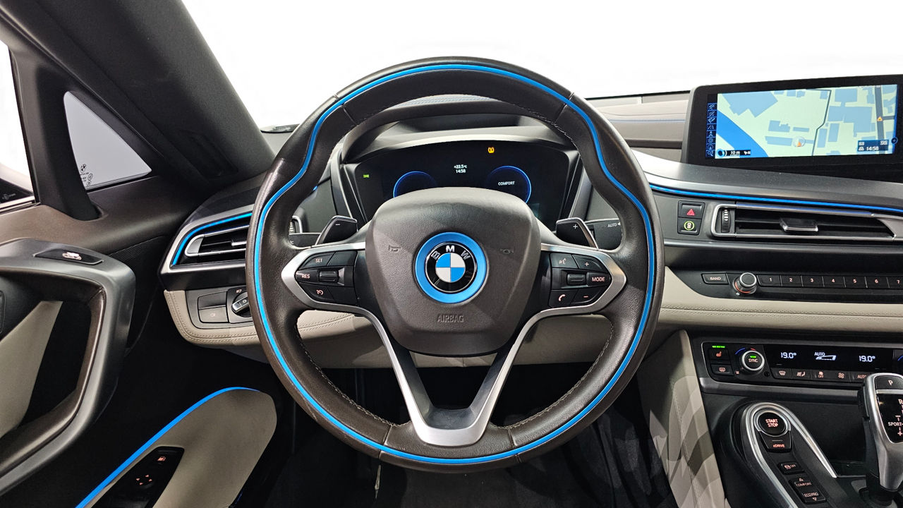 BMW i8 фото 7