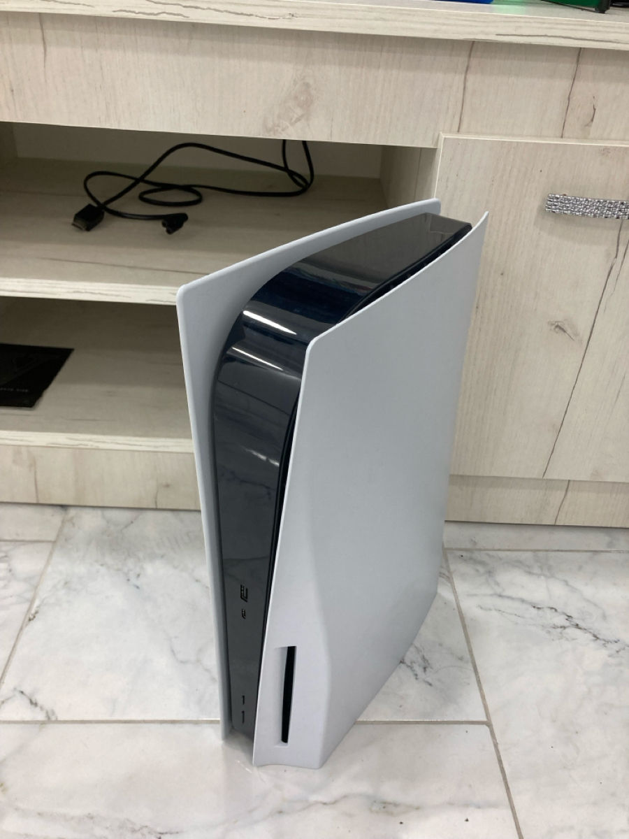 PS5 cu Disc + 2 Controlere + Jocuri Incluse – Gata de Joacă foto 1
