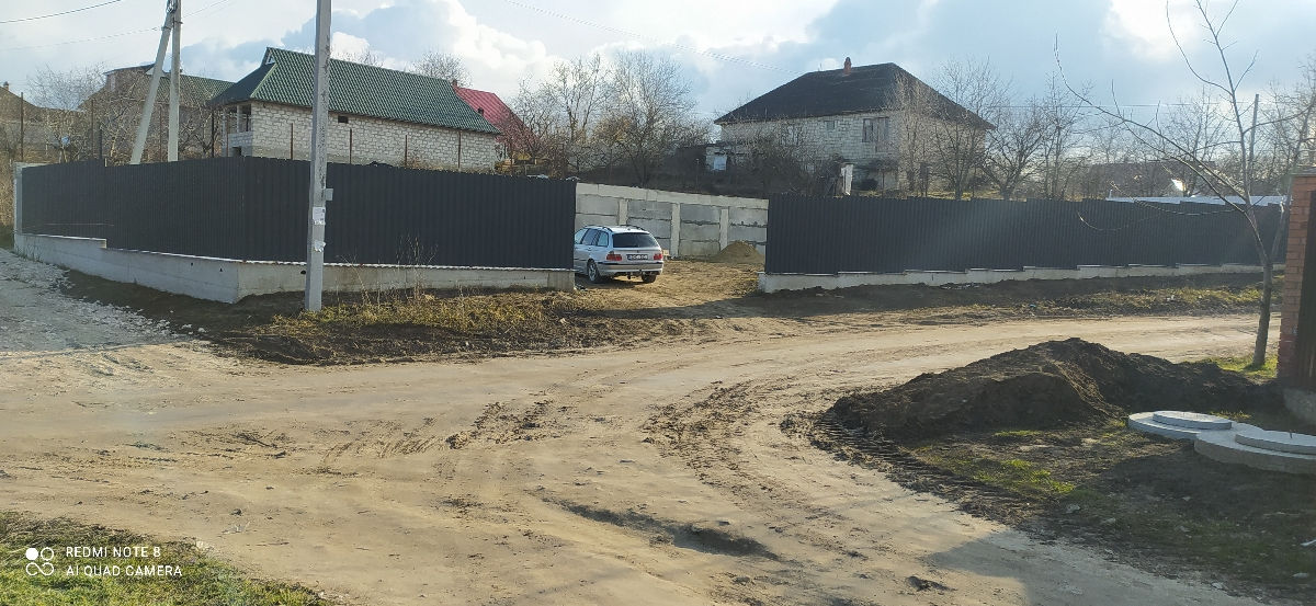 Teren pentru construcții îngrădit 5.96 ari. 200 metri de la traseul central Chisinau-Orhei. foto 0