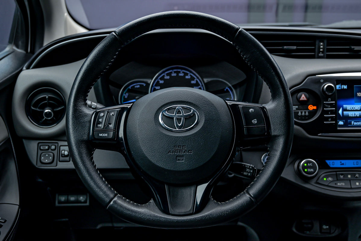 Toyota Yaris фото 10