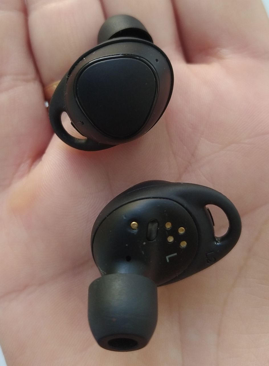 Gear Iconx 2018