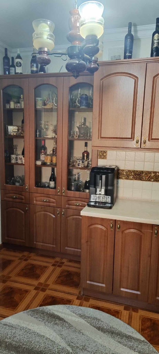 Vînd bucătărie la mîna a doua bine păstrată. Mobilierul tot cu tehnică (hotă,aragaz și cuptor). foto 4