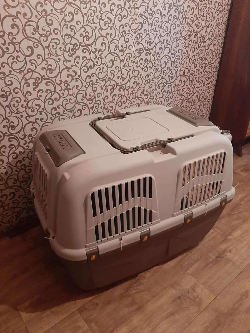 Продаю транспортирововчную переноску Скудо.