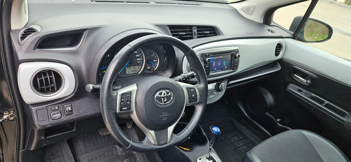 Toyota Yaris foto 9