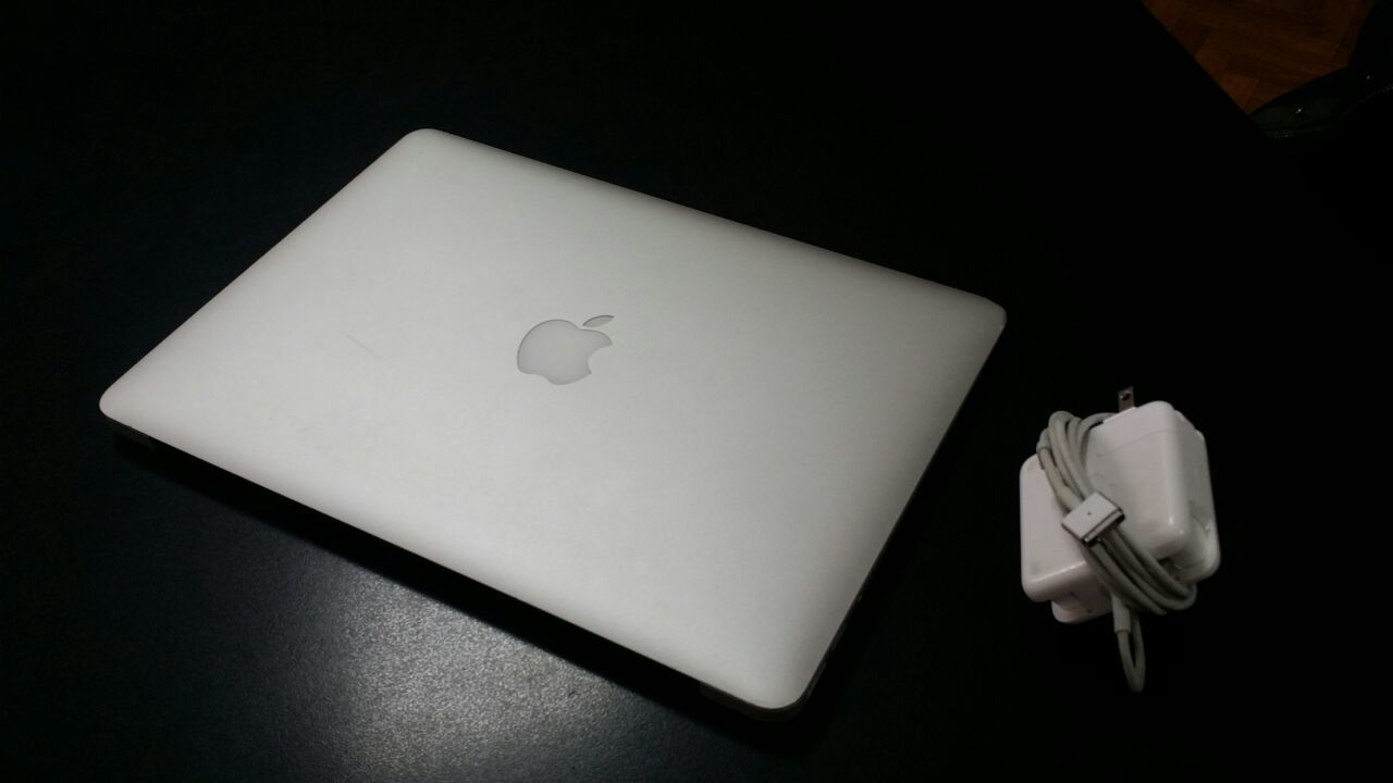 Продается Макбук Эйр 2015/Se vinde Macbook Air 2015