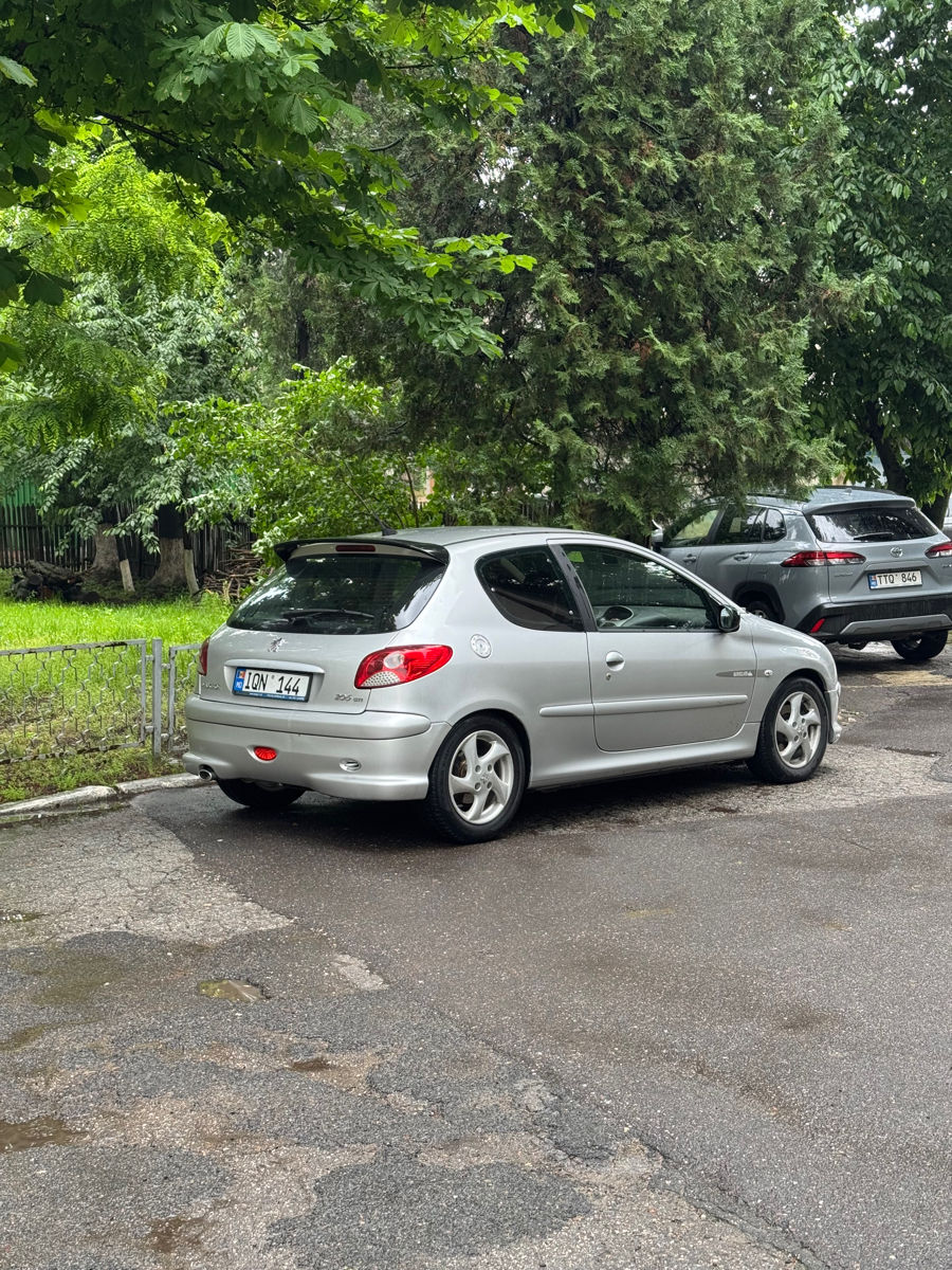 Peugeot 206 foto 1