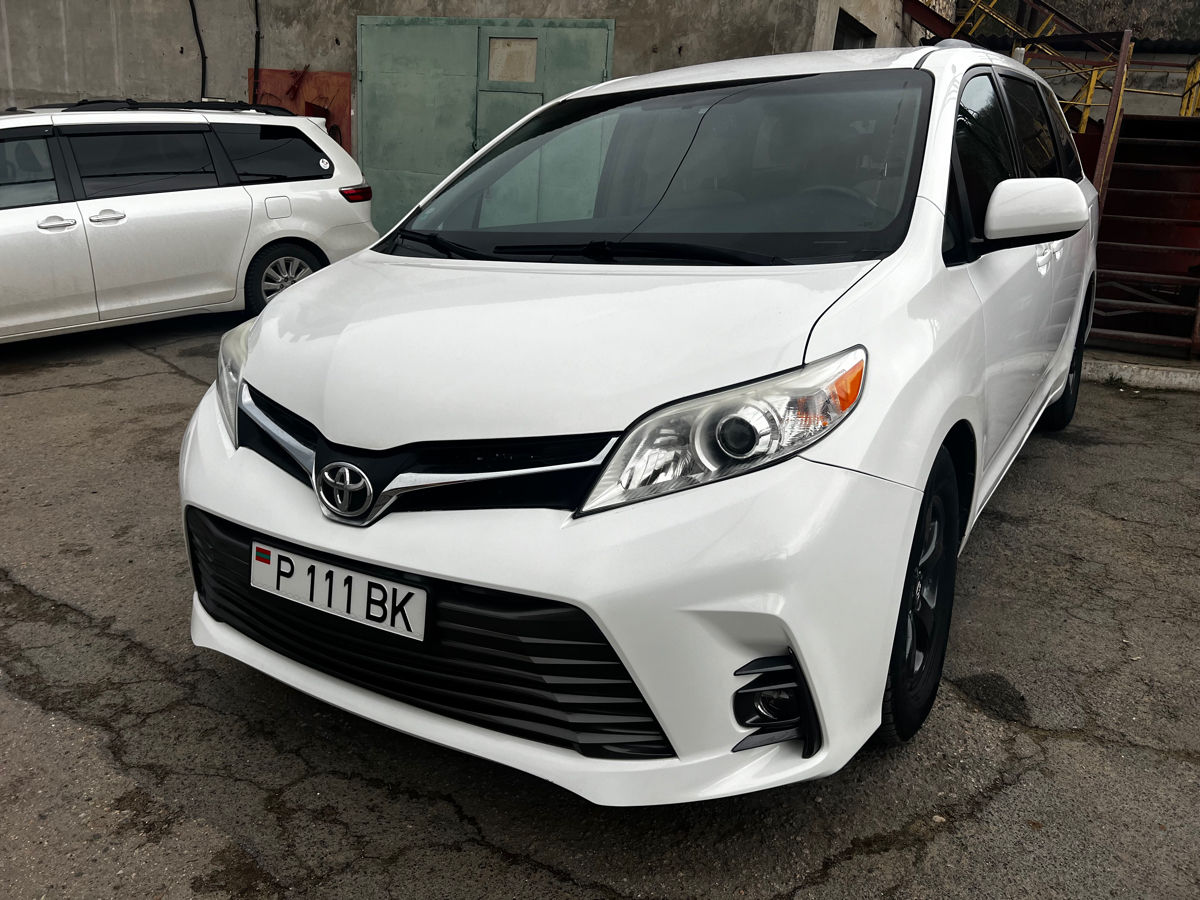 Toyota Sienna фото 0