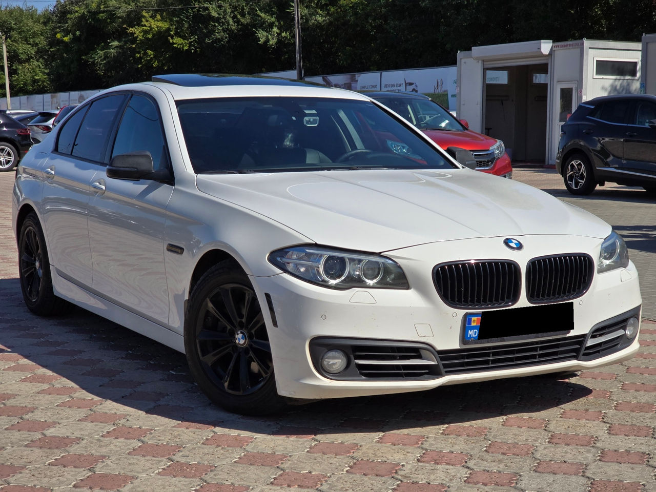 BMW 5 Series foto 4