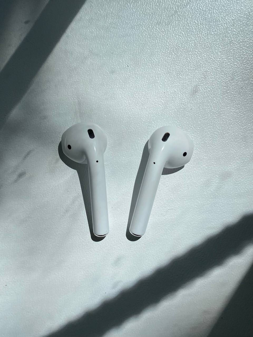 Apple AirPods 2 – оригинальные наушники, отличное состояние фото 4