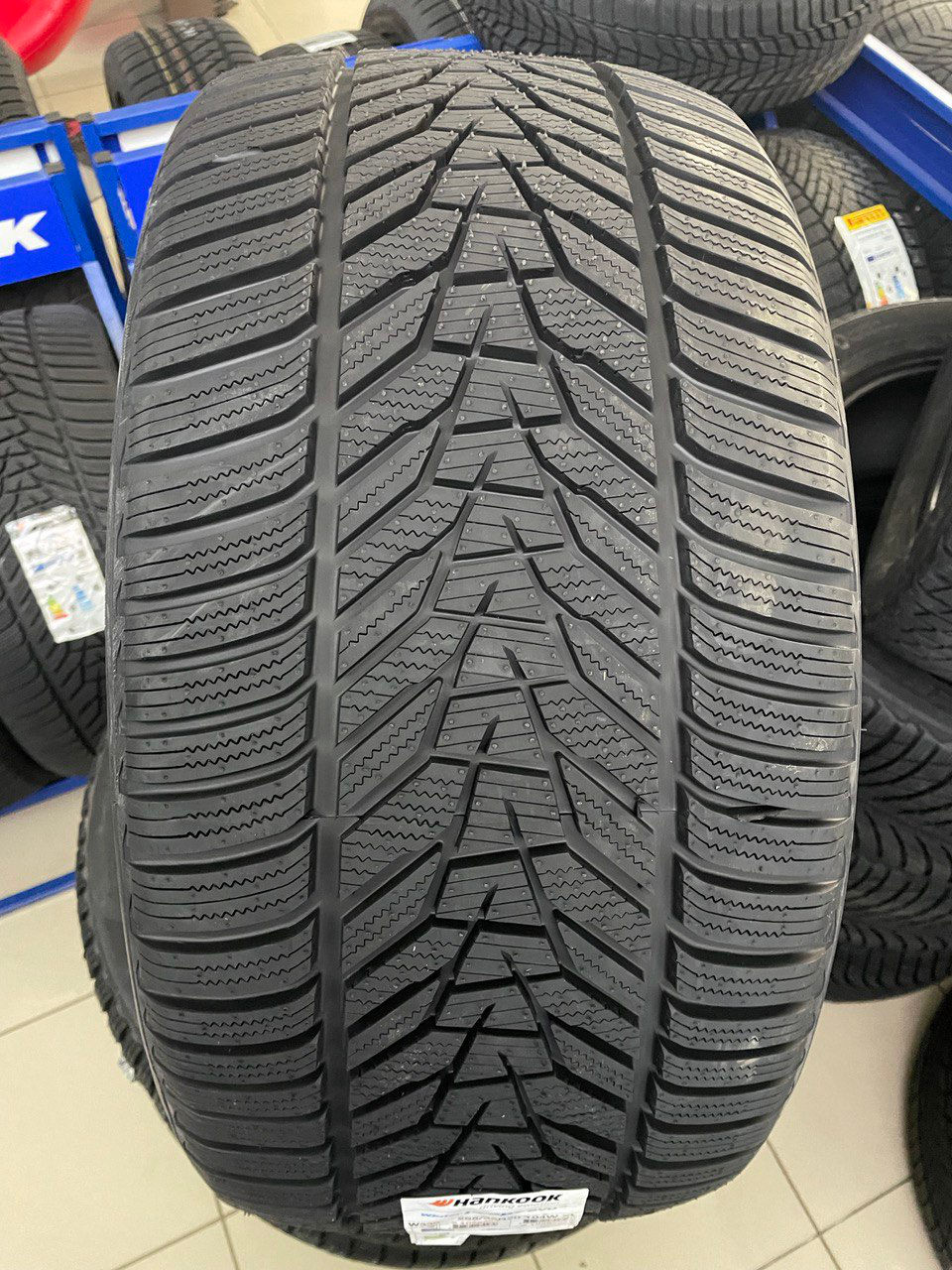 255/35 & 295/30 R21 Hankook.