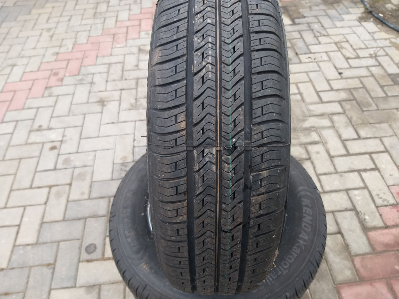 Pentru remorca,trall 185/70r13C.noi nouțe. foto 2