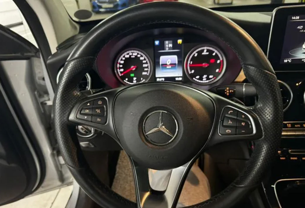 Mercedes GLC foto 4