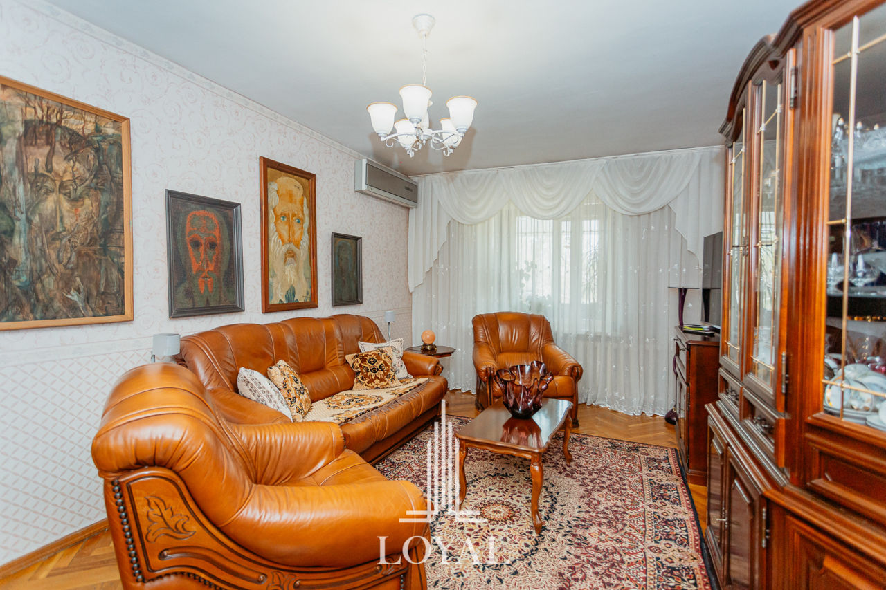 set de mobilă clasică de lux din lemn natural foto 2