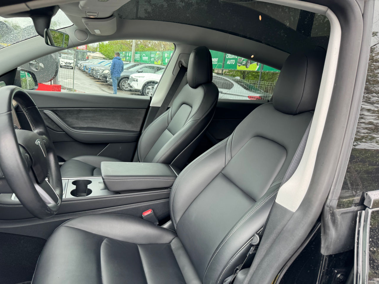 Tesla Model Y foto 11