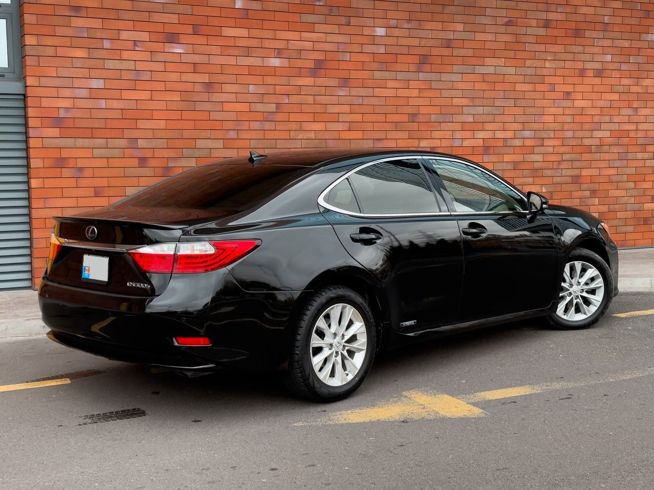Lexus ES300h - Chirie Auto - Авто Прокат - Rent a Car foto 1