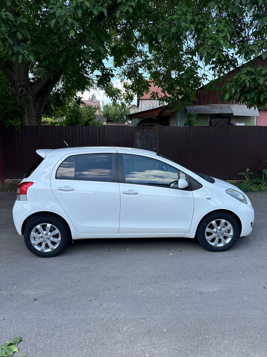 Toyota Yaris foto 2