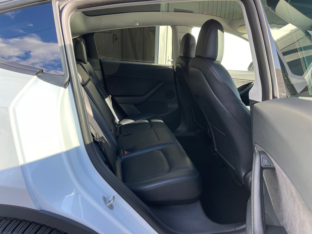 Tesla Model Y foto 14