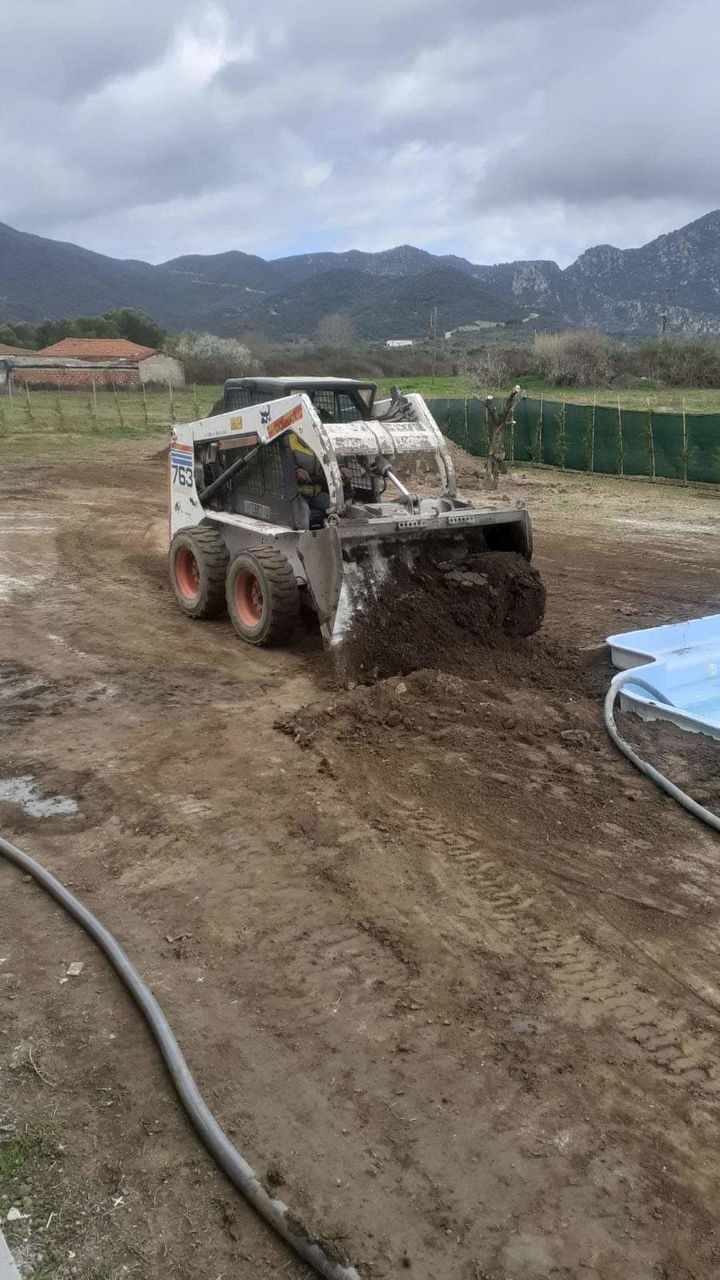 Servicii bobcat, servicii excavator. Servicii compactor, servicii basculantă. foto 0