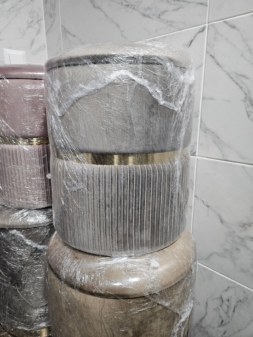 Puficuri cu spațiu de depozitare! foto 1