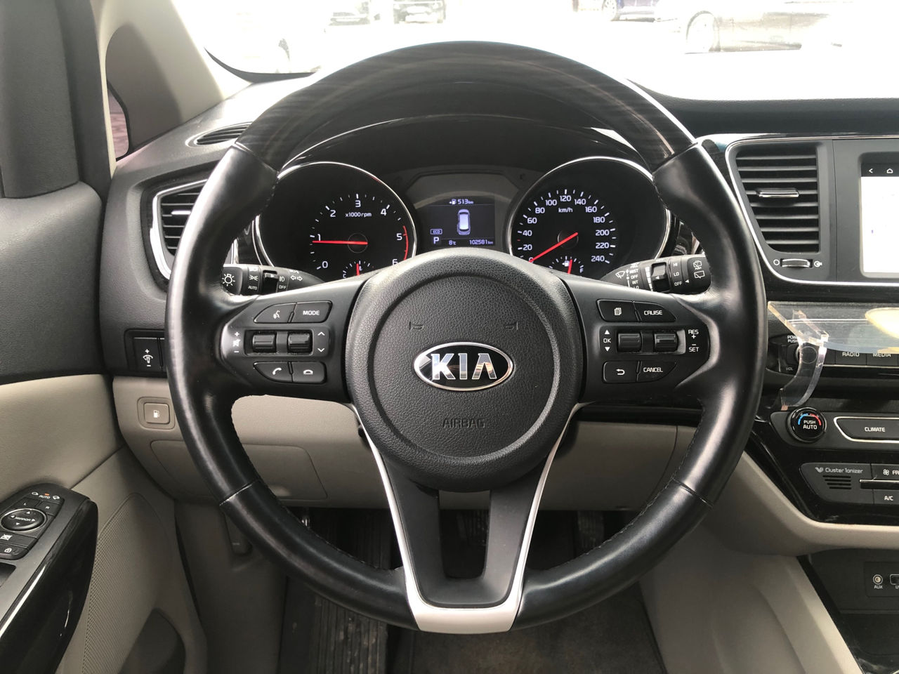 KIA Carnival foto 7