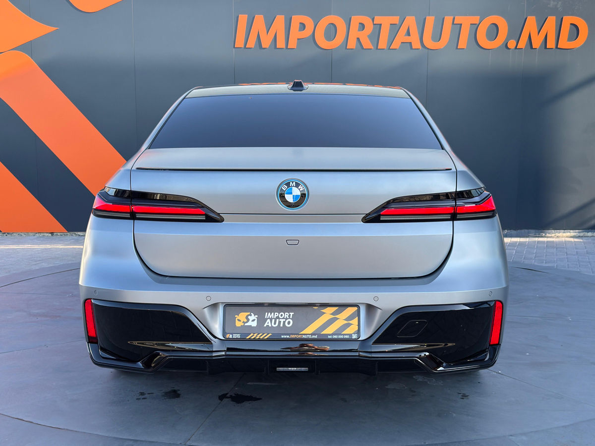 BMW i7 foto 6