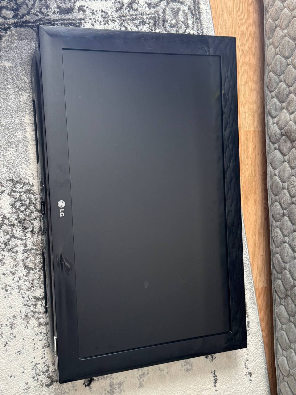 LG 32" LCD TV 32LK430 — pentru piese foto 1