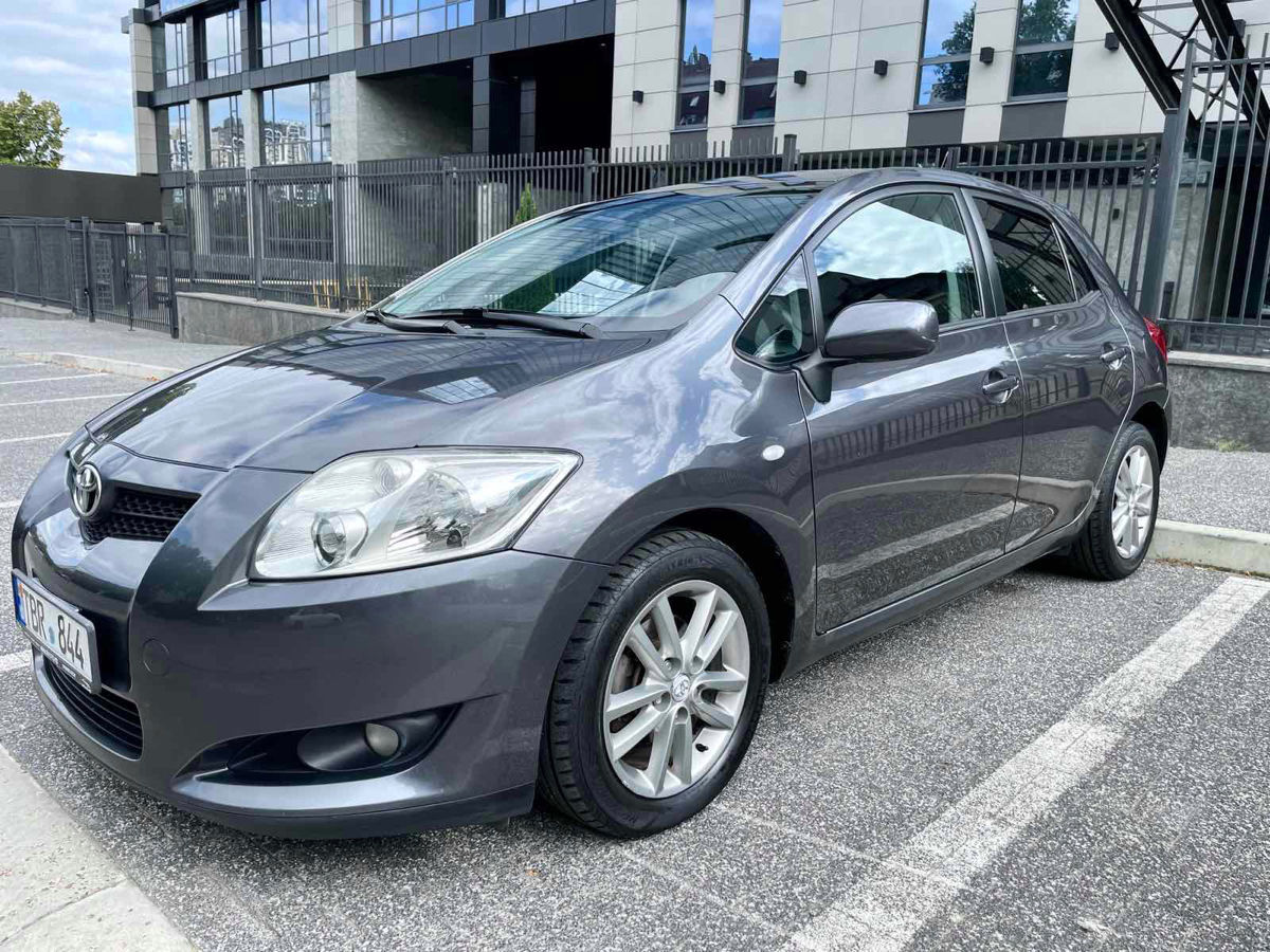 Toyota Auris foto 1