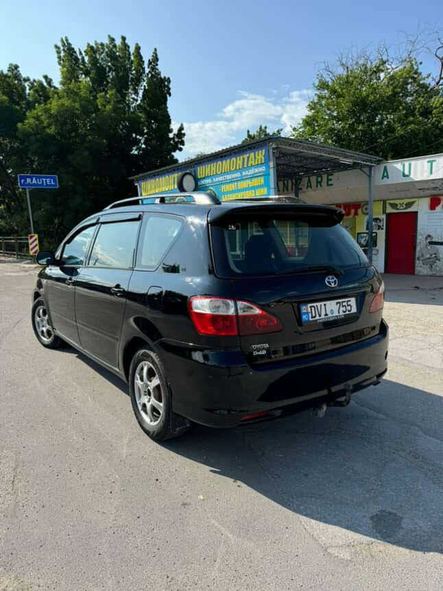 Toyota Avensis Verso foto 0