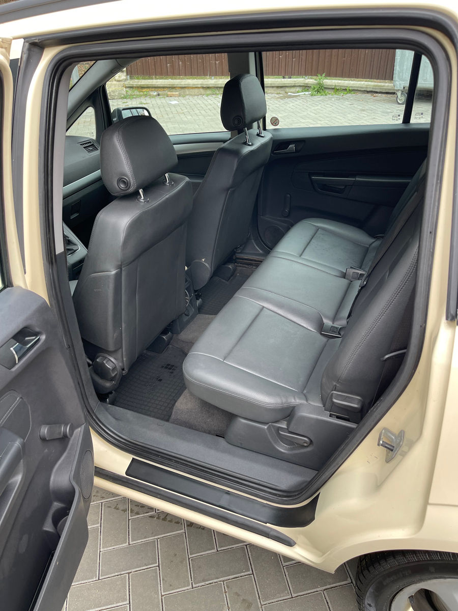 Opel Zafira фото 7
