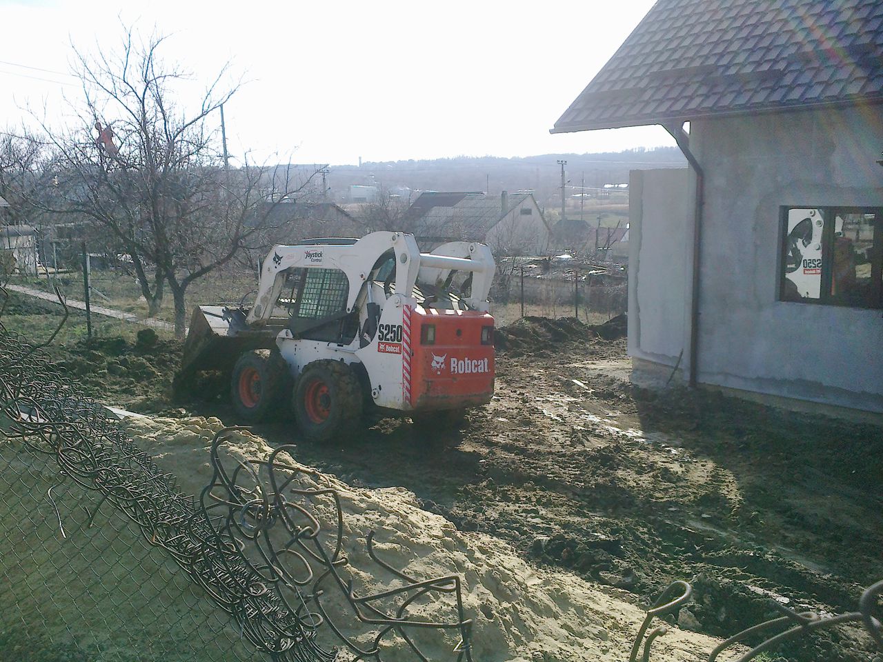 Lucrari cu  minitractor Bobcat foto 4