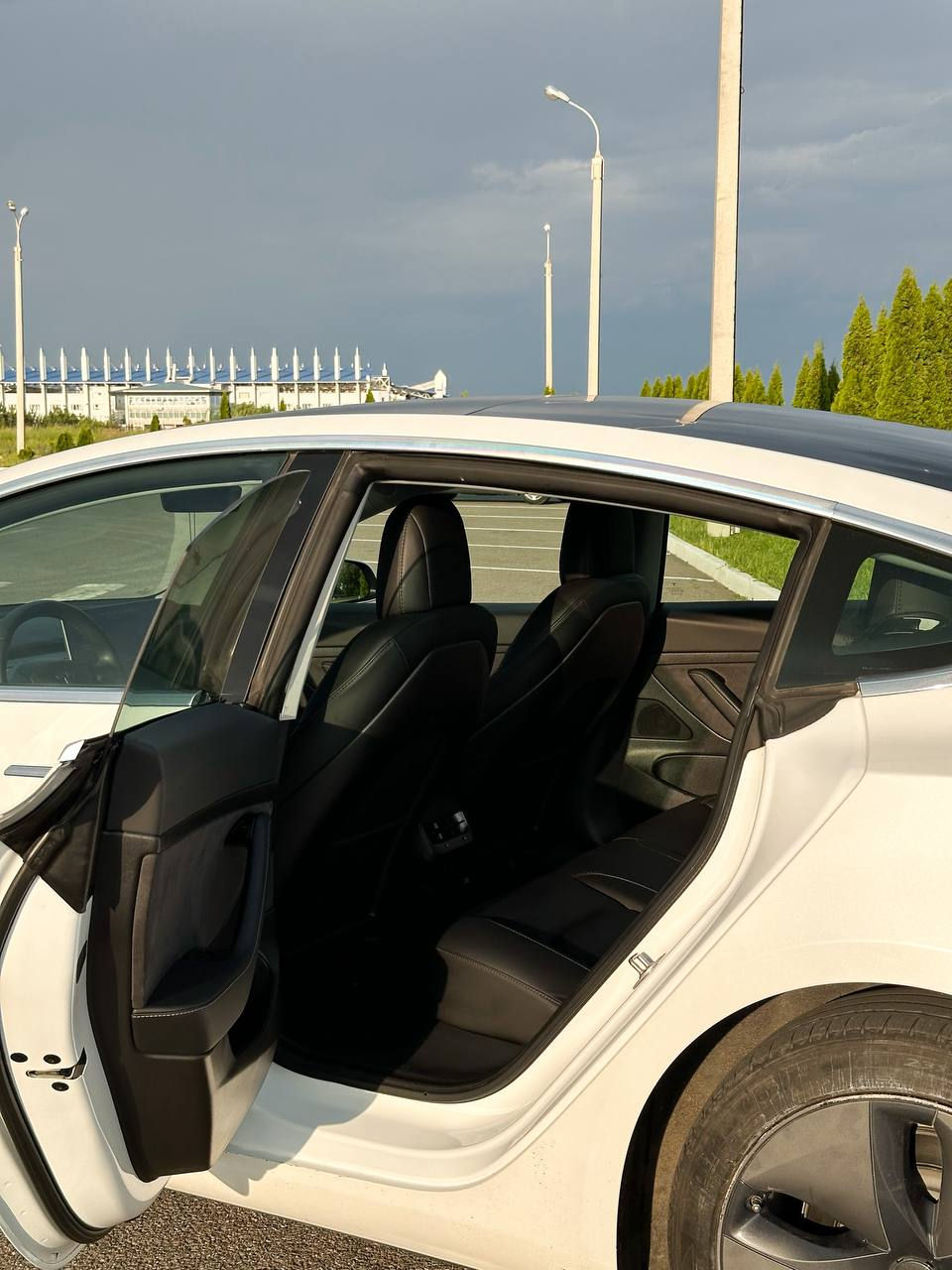 Tesla Model 3 foto 2