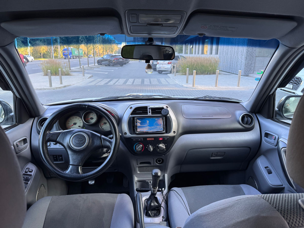 Toyota Rav 4 фото 1
