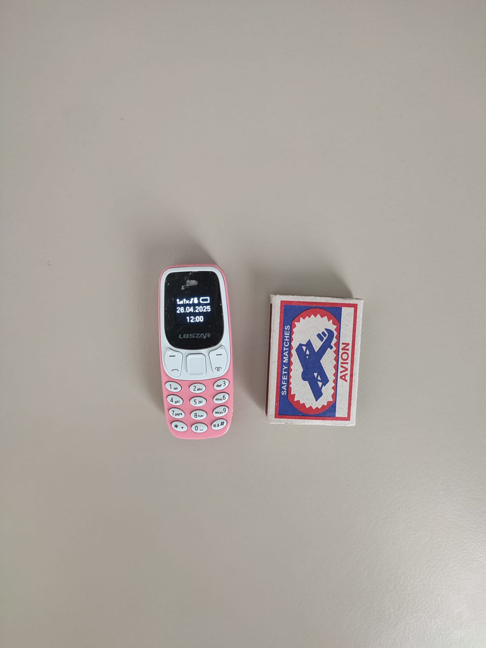 Vind 2 telefoane (150 lei si 500 lei).Livrare gratuita Primul telefon este nou in cutie foto 1