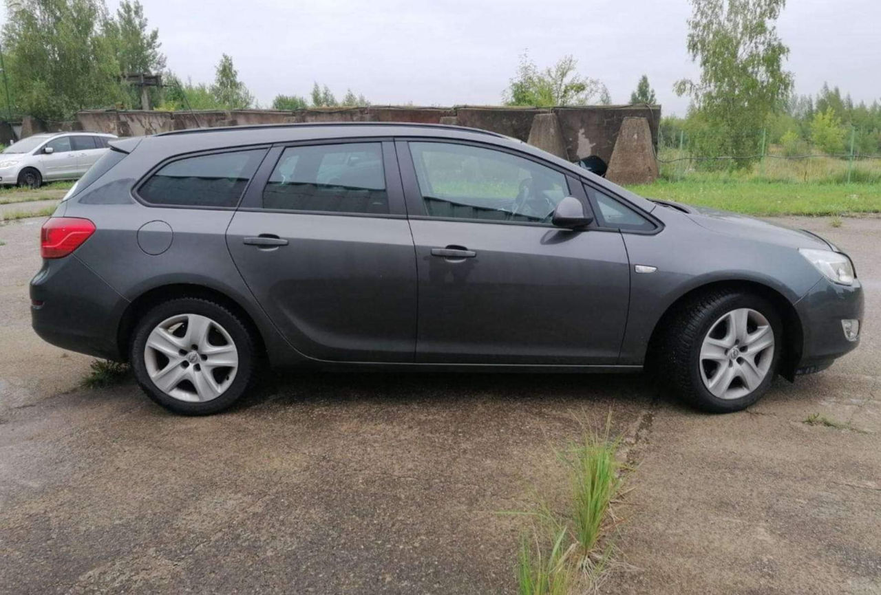 Se dezmembreaza   Opel Astra J  Разборка Опель foto 3
