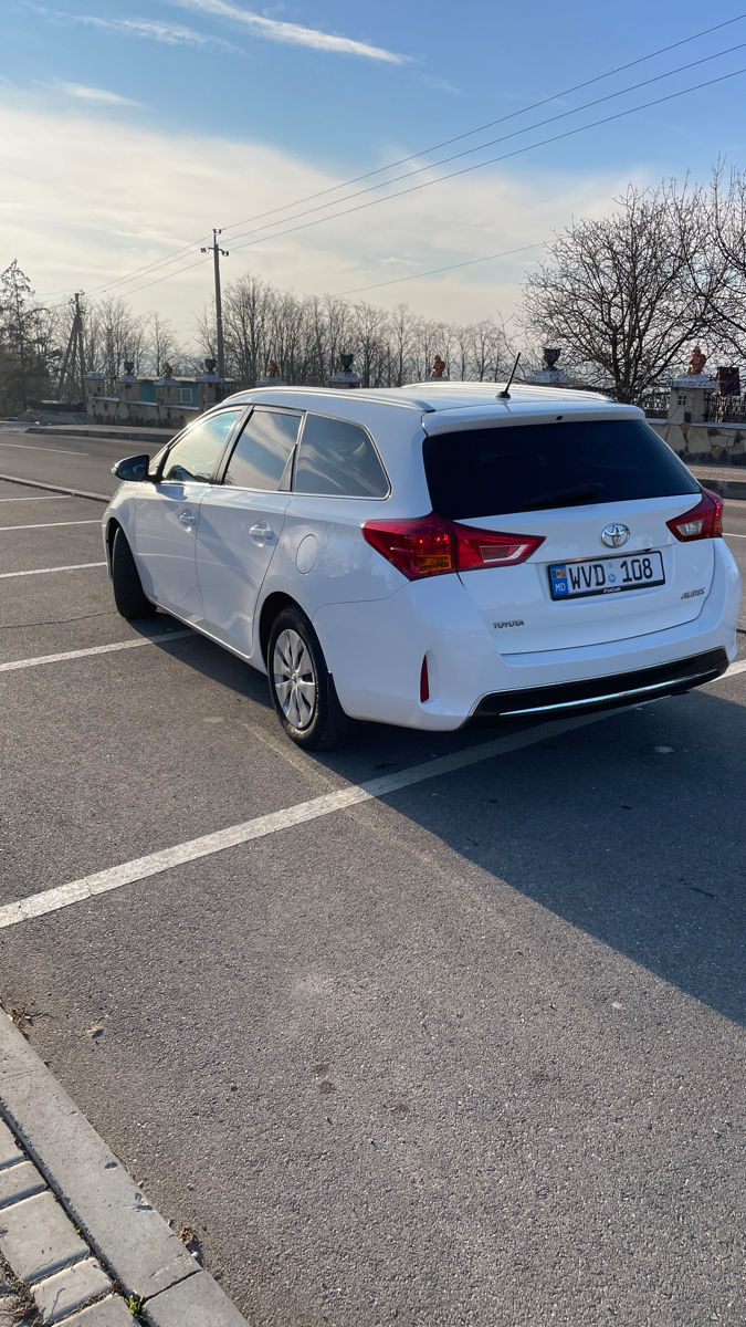 Toyota Auris foto 2