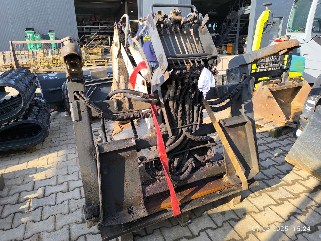 Экскаватор Bobcat 923S на мини-погрузчик с бортовым поворотом фото 4