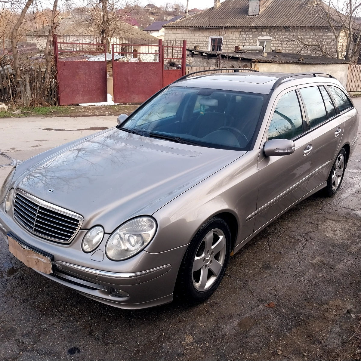 Mercedes E-Class foto 2